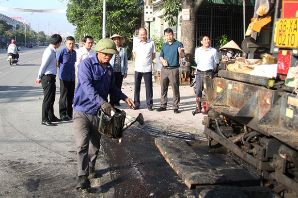 Nhân dân thị trấn Xuân An Hưởng ứng kế hoạch phát động 60 ngày cao điểm xây dựng đô thị văn minh